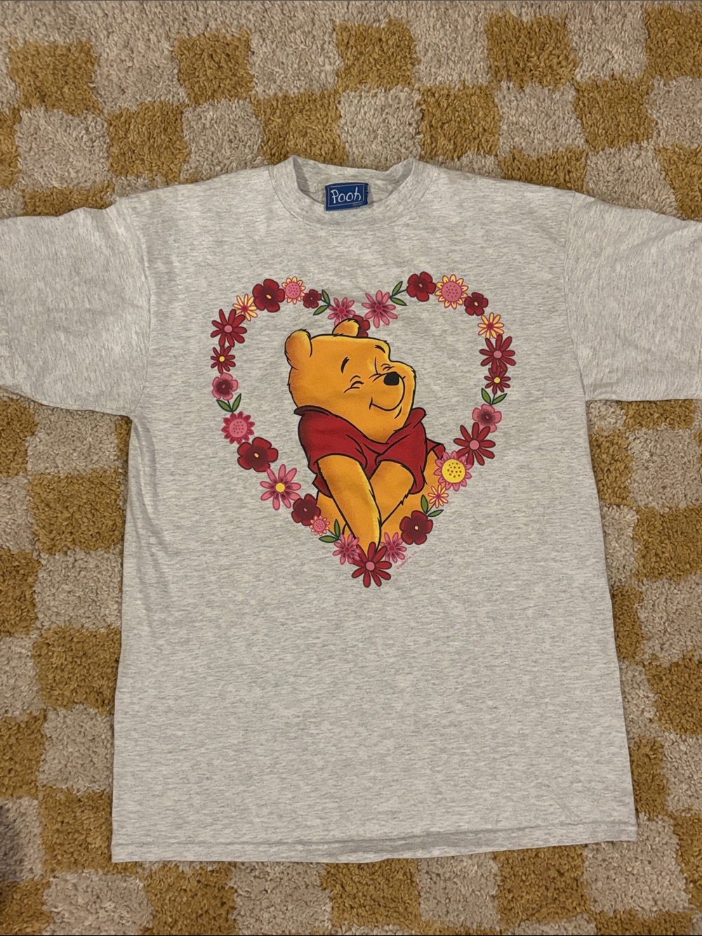 Vintage Winnie the Pooh shirt - flower hear